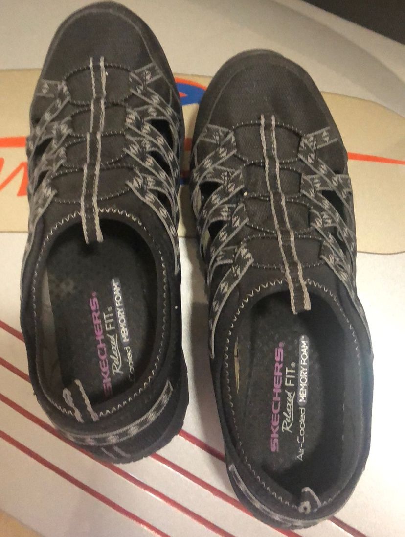 skechers relaxed fit air cooled memory foam