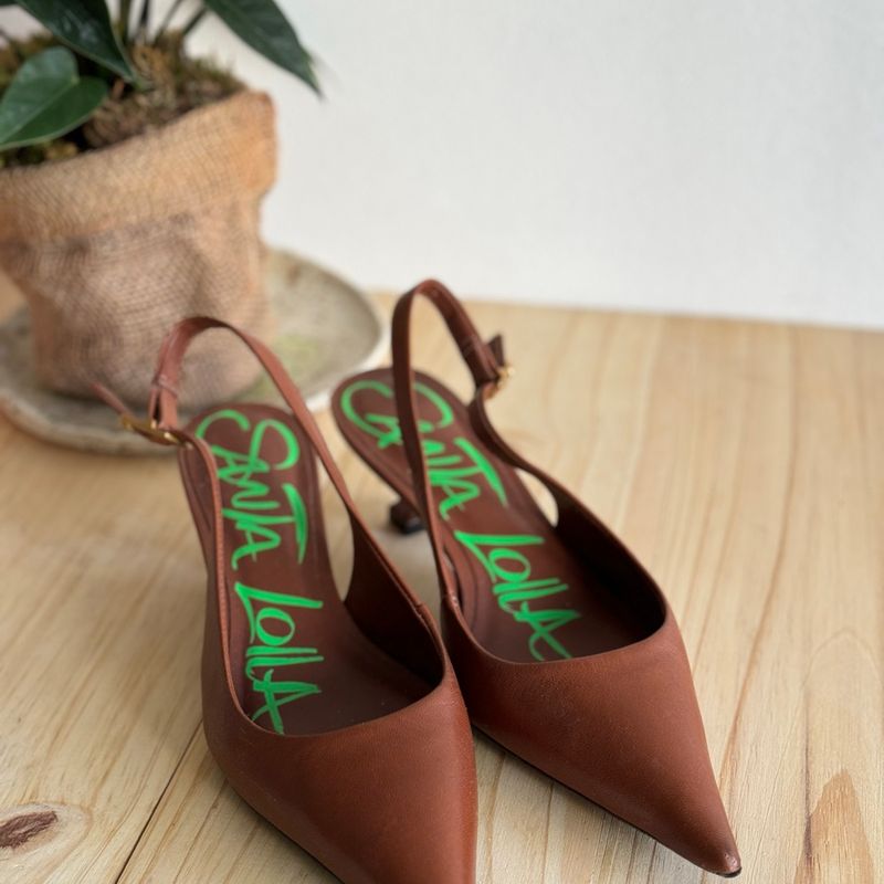 Sling Back Kitten Heels em Couro Marrom Santa Lolla Santa Lolla Usado 101845712 enjoei