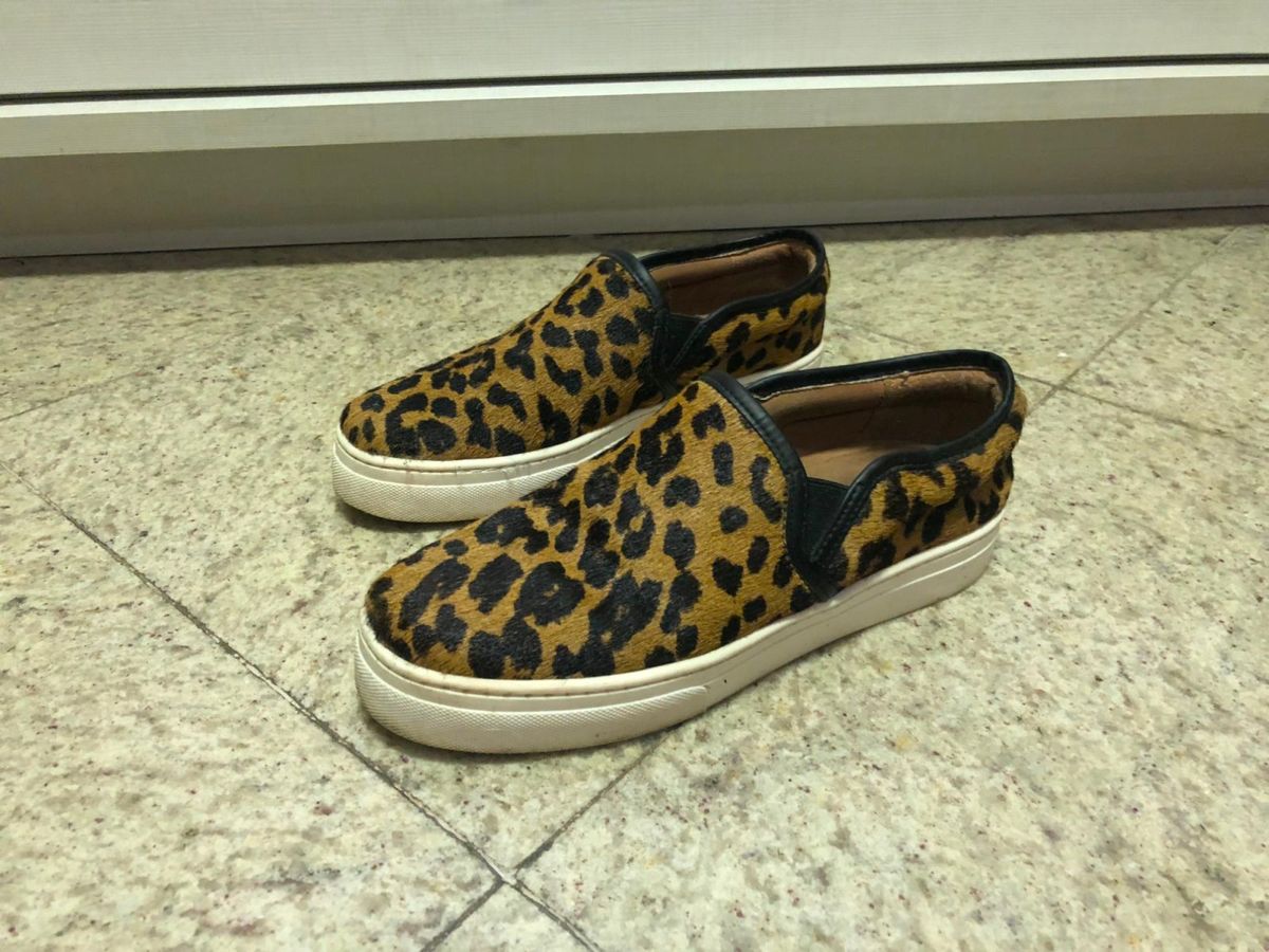 slip on oncinha arezzo