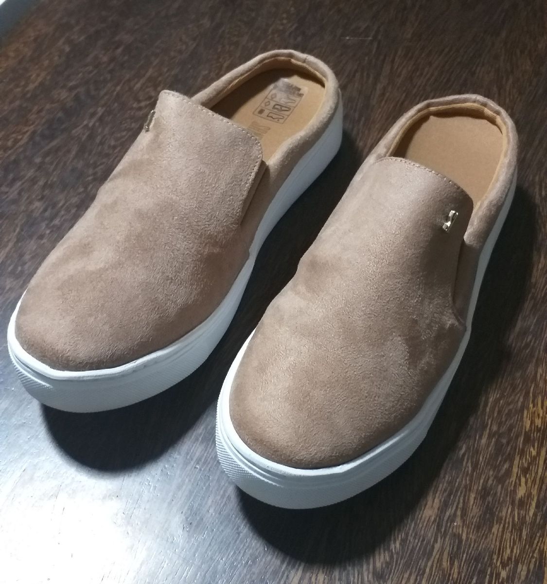 tenis slip on aberto atras