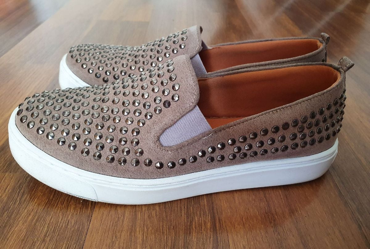 slip on santa lolla tachas bege