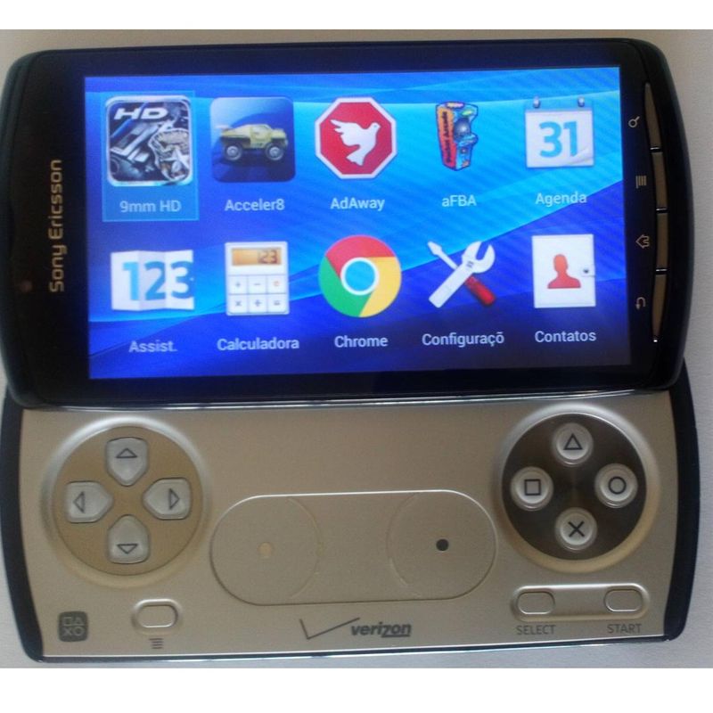 Sony lança Xperia Play, mistura de celular com PSP