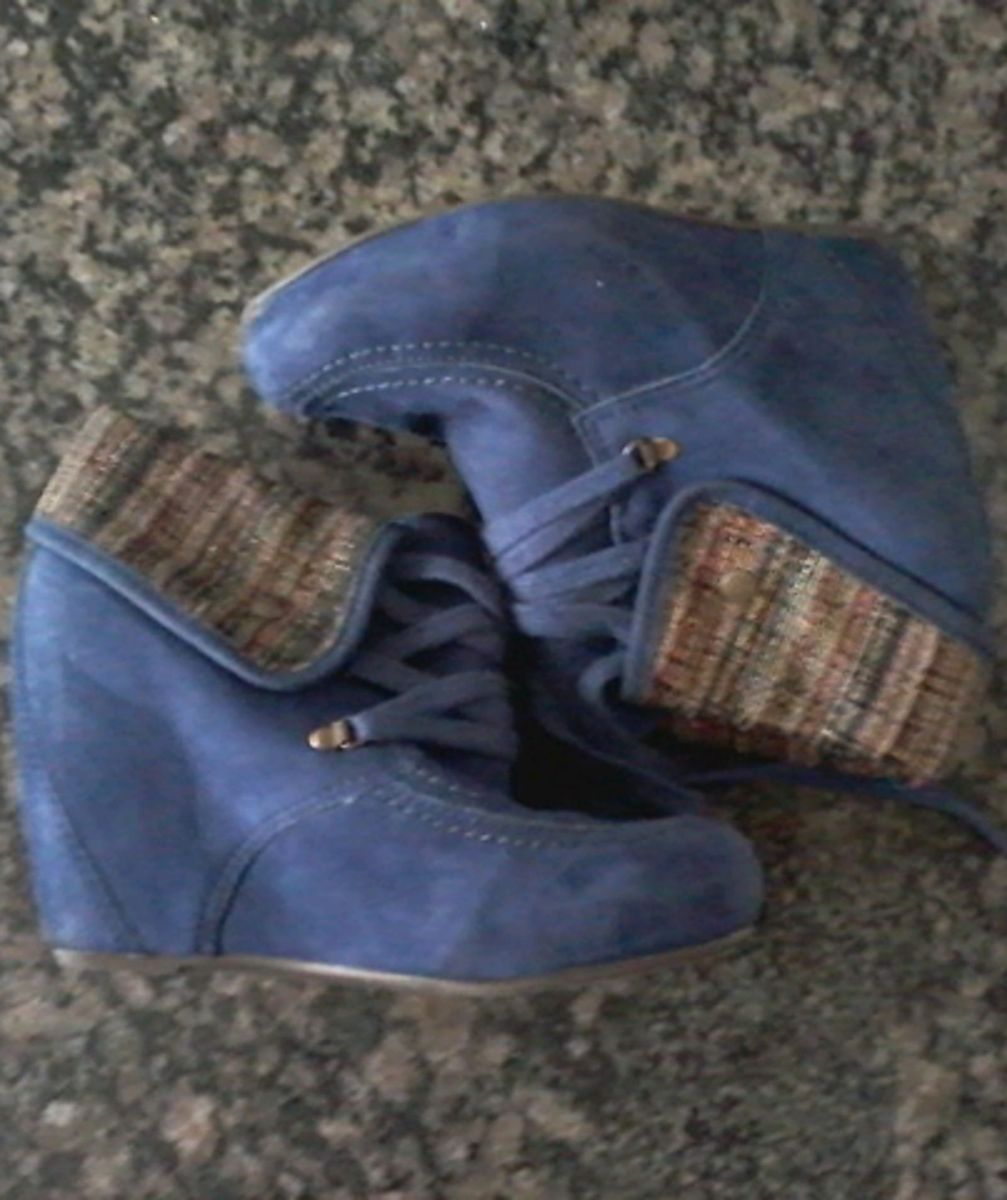 tenis cravo e canela azul