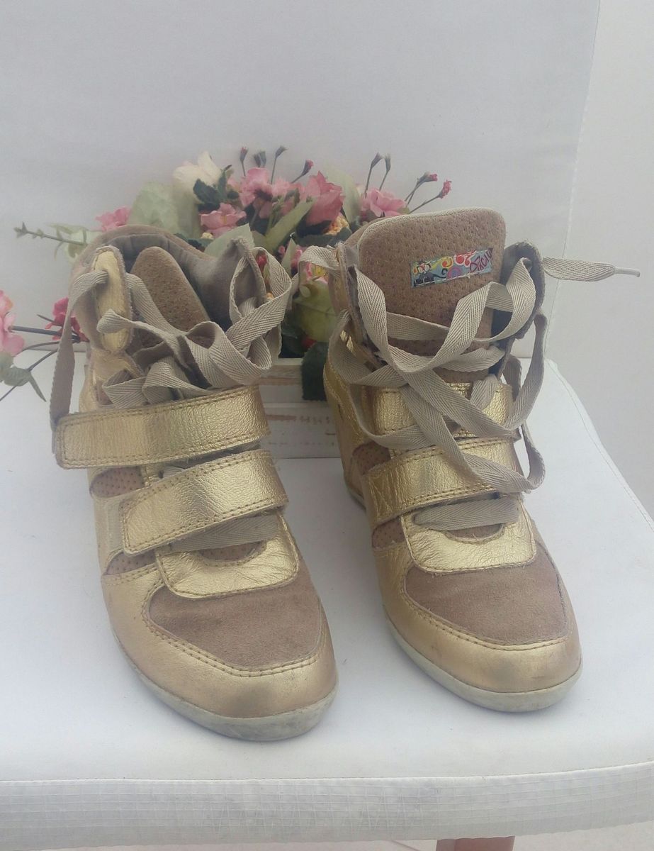 sneaker dourado