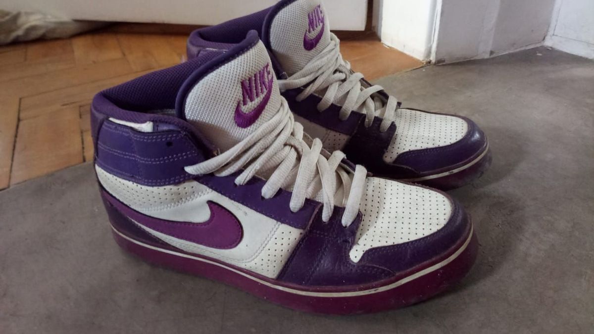 tenis nike branco e roxo