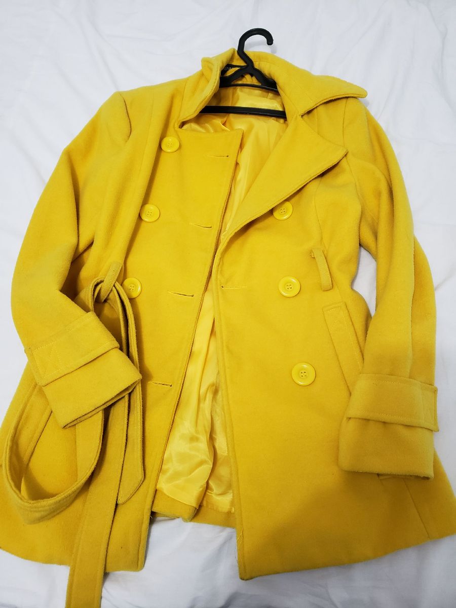 sobretudo amarelo feminino