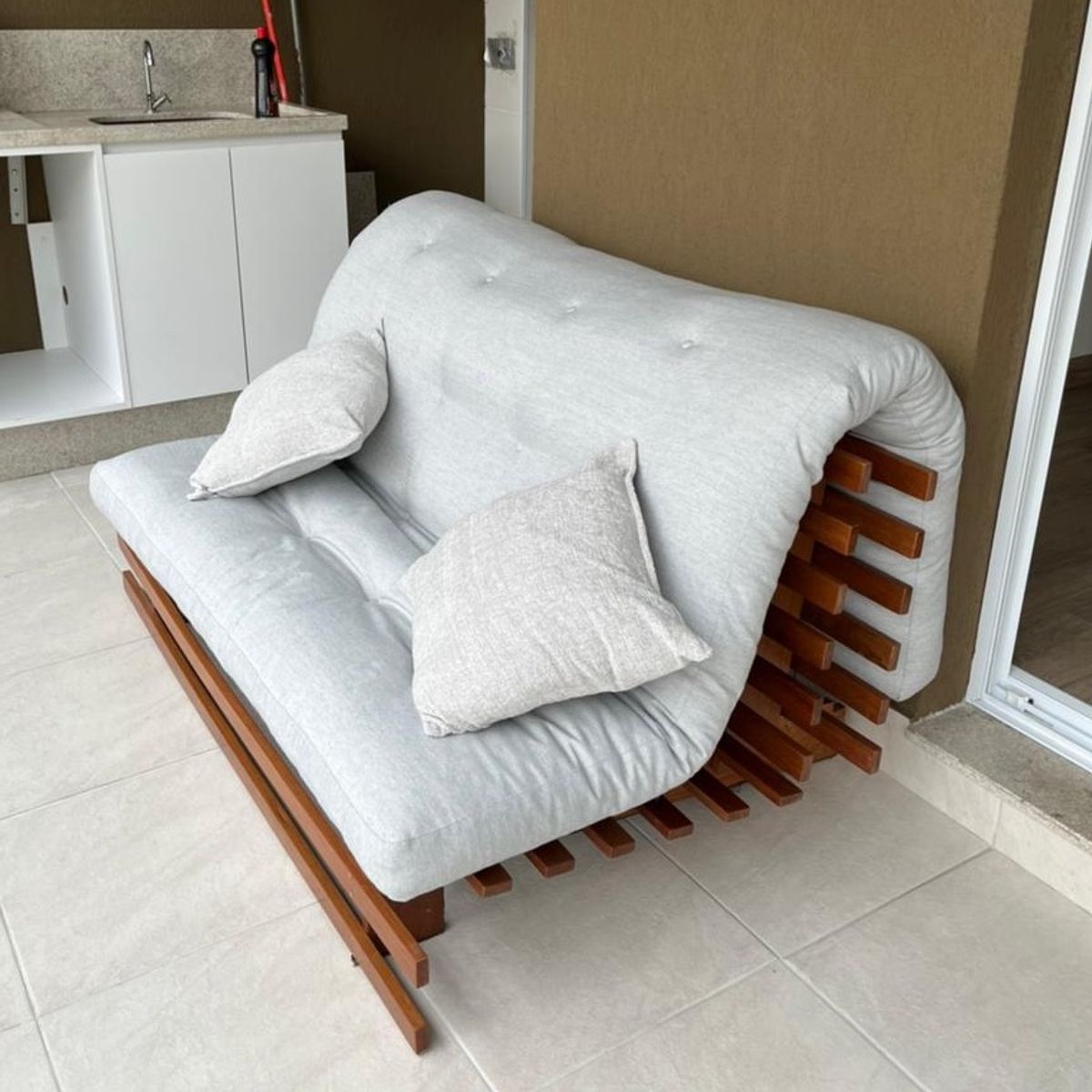 Sofá Cama Madeira Futon Cinza Sofá Usado 77794002 enjoei