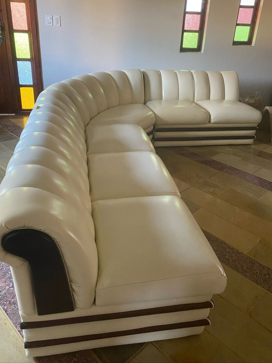 Sofa de Lado em Couro Super Lindo e Estiloso Sofá Usado 75122234