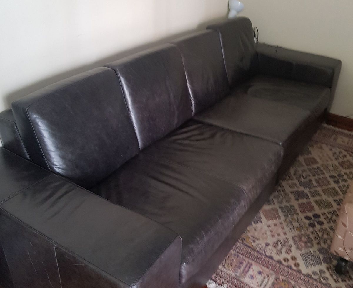 Sofa em 100% Couro Macio Cor Preto Impecavel 4 Lugares | Sofá Usado  41983216 | enjoei