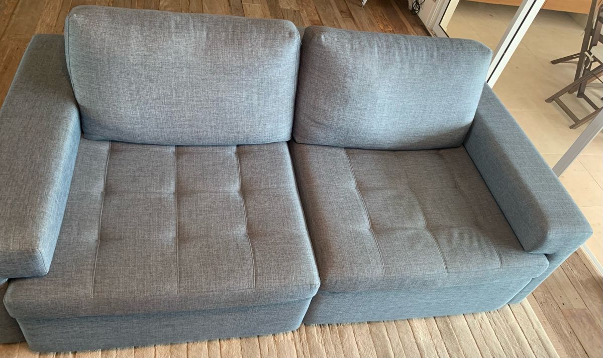 Sofá em Azul Lindo e Moderno Sofá Bazzi Usado 76995717 enjoei