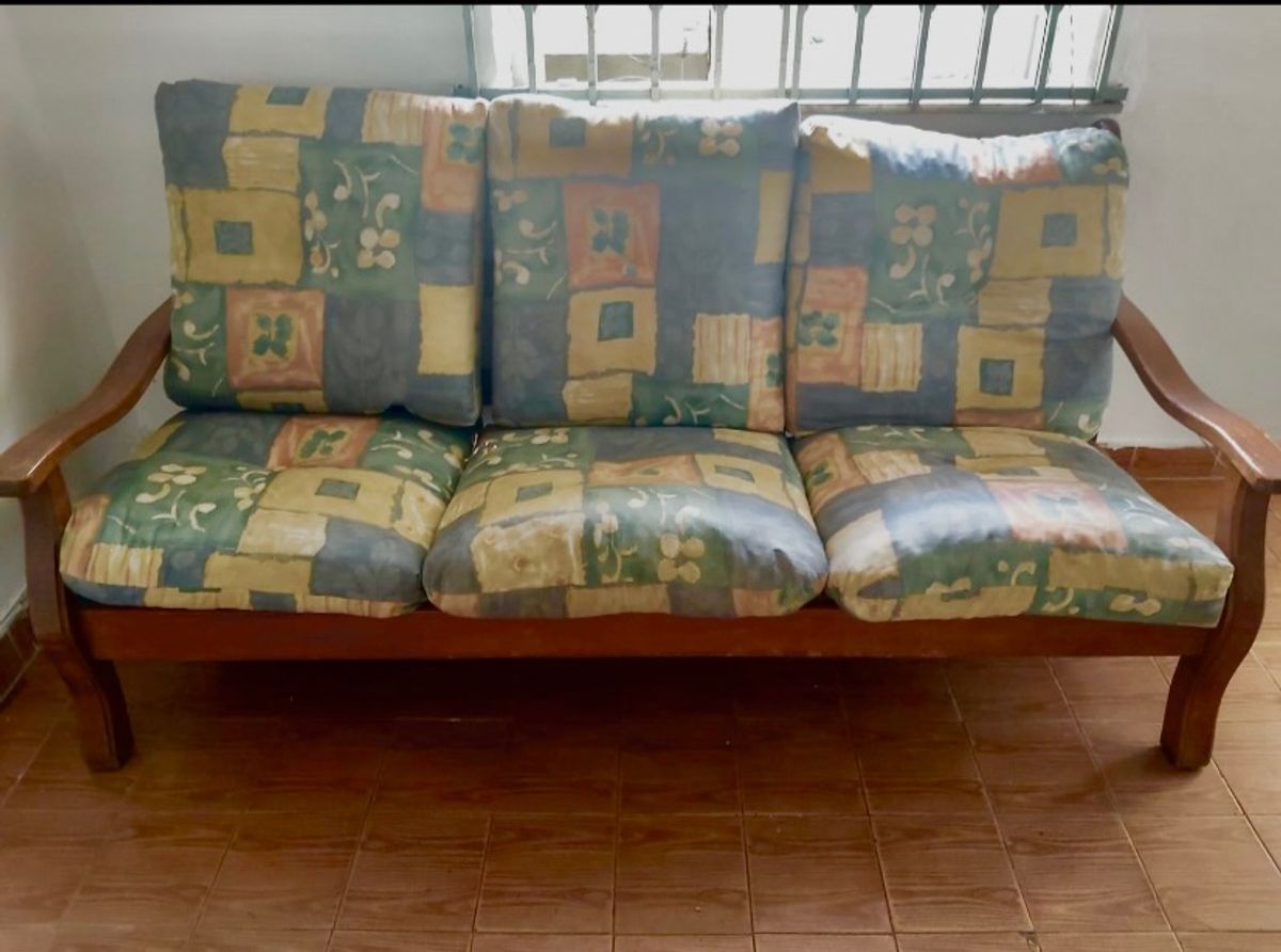 Sofa Madeira 3 Lugares Sofá Usado 74189683 enjoei
