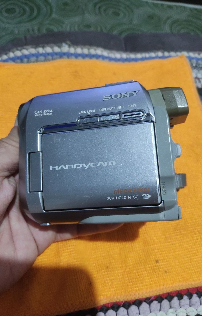 SONY Mini DV Handycam DCR-HC40 NTSC 再生可能 SONY Mini DV Handycam DCR-HC40 NTSC 再生可能 - メルカリ