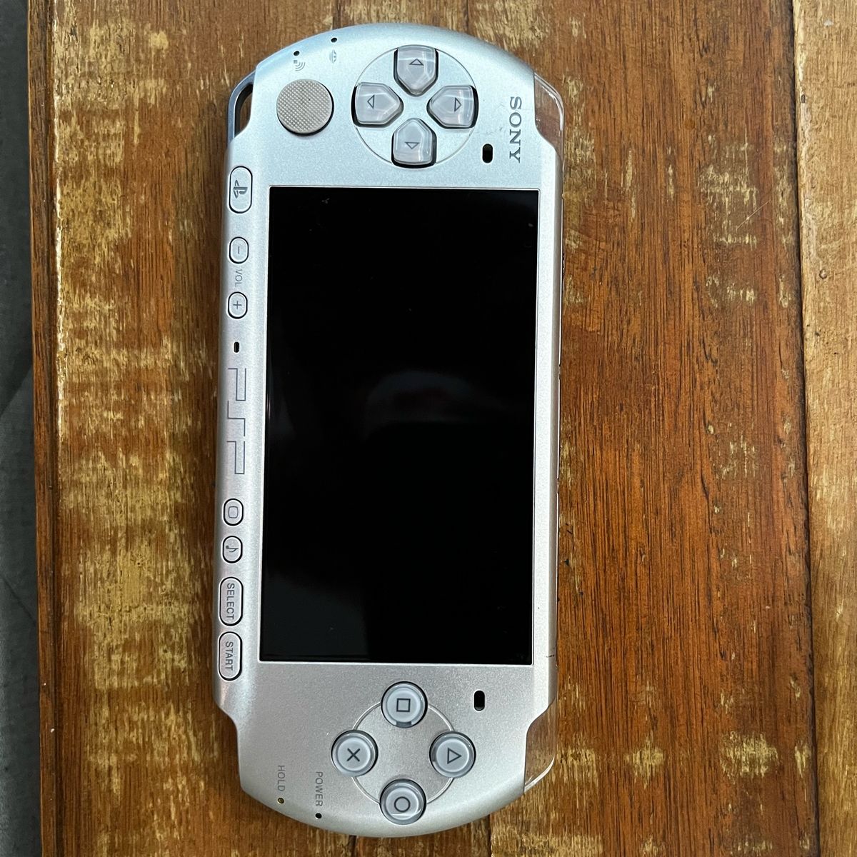 Console Sony PSP 3001 Grise Avec Housse, Chargeur, Carte Mémoire Et 6 Jeux - PAL