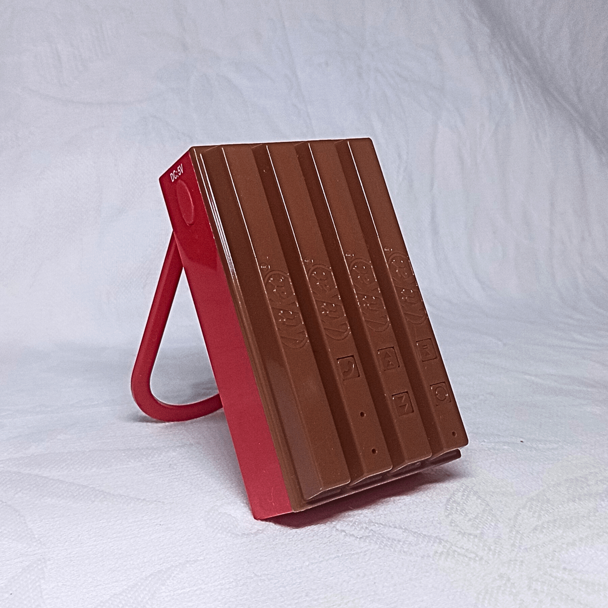 Speaker Bluetooth Portátil Kitkat Edição Especial com Cabo Usb | Item ...