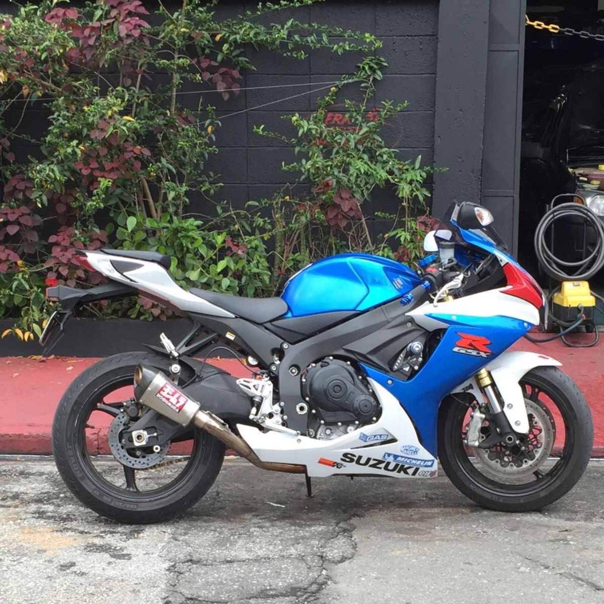 Suzuki srad 750