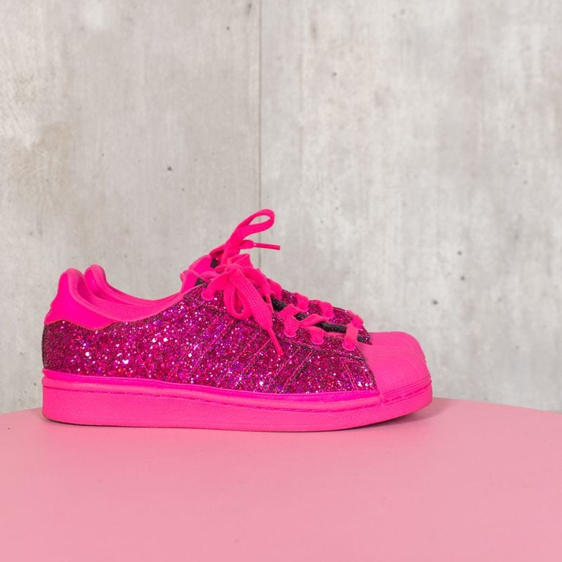 Adidas superstar on sale shock pink