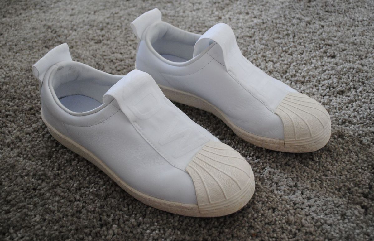 adidas slip on couro