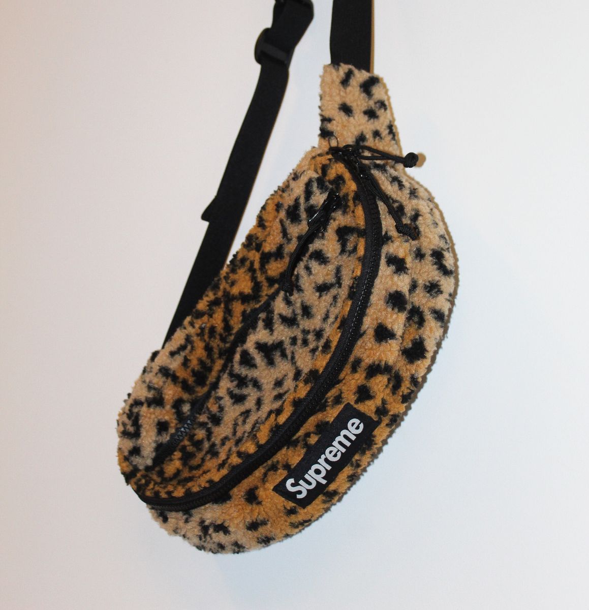 Supreme Waist Shoulder Bag - Leopard Fleece Print | Supreme Usado