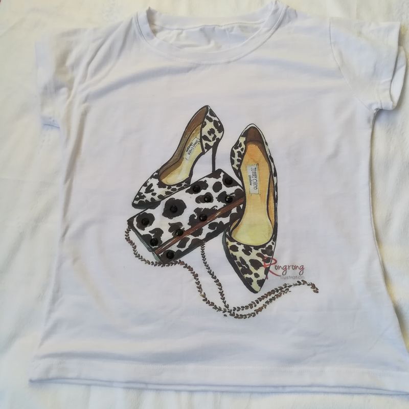Camiseta feminina / Blusa feminina / T shirt de luxo