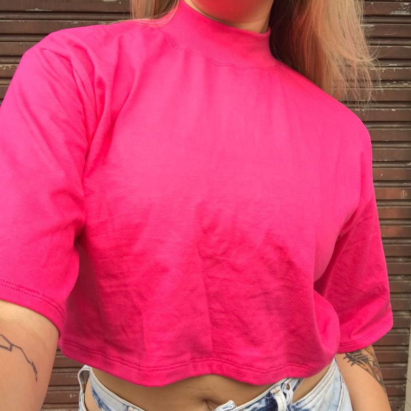 https://photos.enjoei.com.br/t-shirt-curtinha-rosa-pink-moda-verao-2024-91305475/800x800/czM6Ly9waG90b3MuZW5qb2VpLmNvbS5ici9wcm9kdWN0cy85Njg5MTMyLzU3YzkwOWJmOWRlMTBiYzc3OWI2YjBiMmJhZDM3NjE1LmpwZw