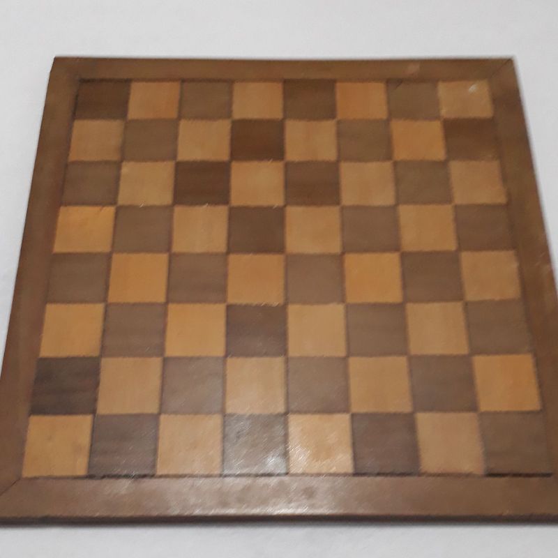 Tabuleiro de xadrez de madeira artesanal vintage e figuras