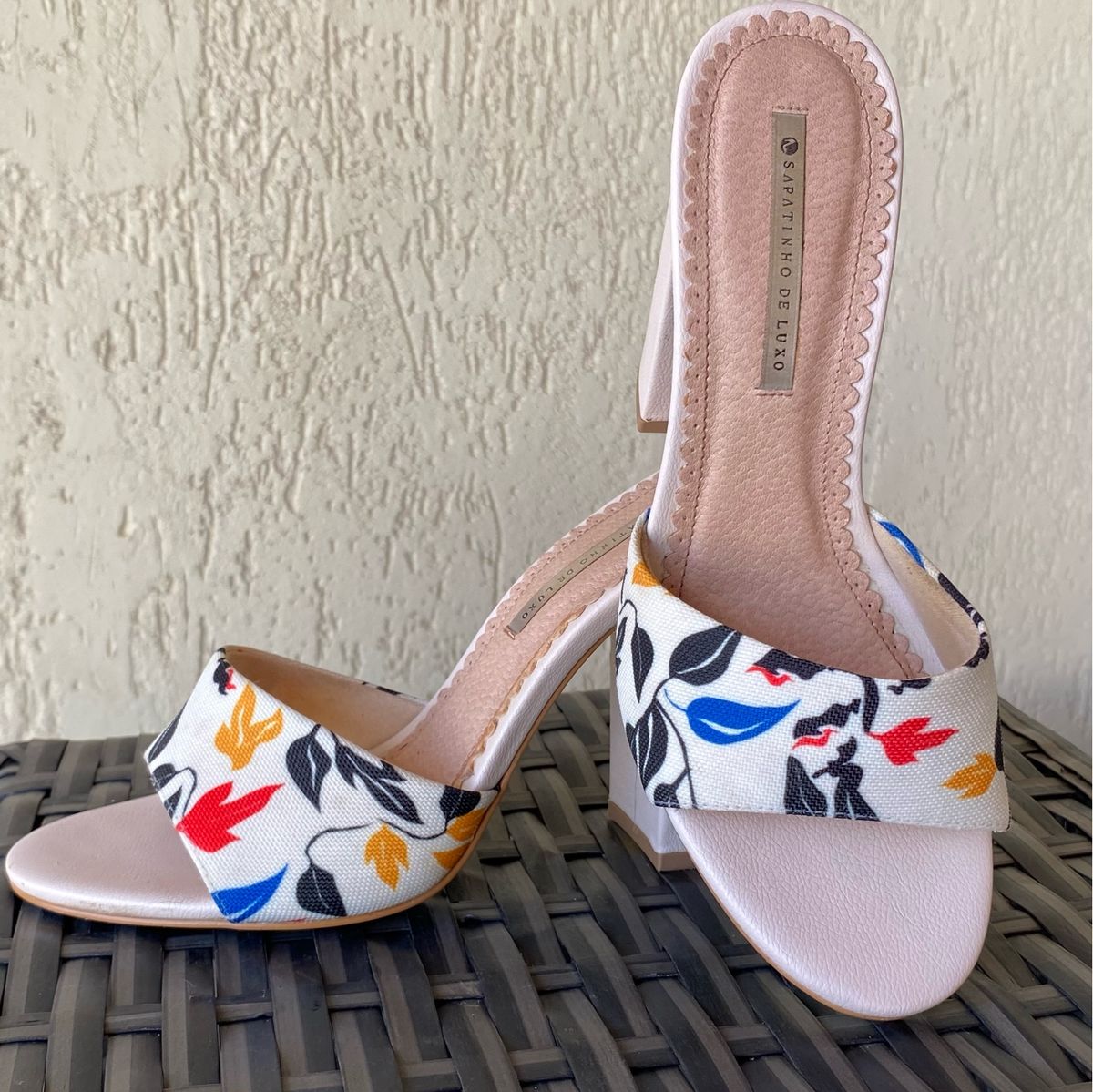 Tamanco Sapatinho de Luxo Nude com Estampa Floral Tamanho 37