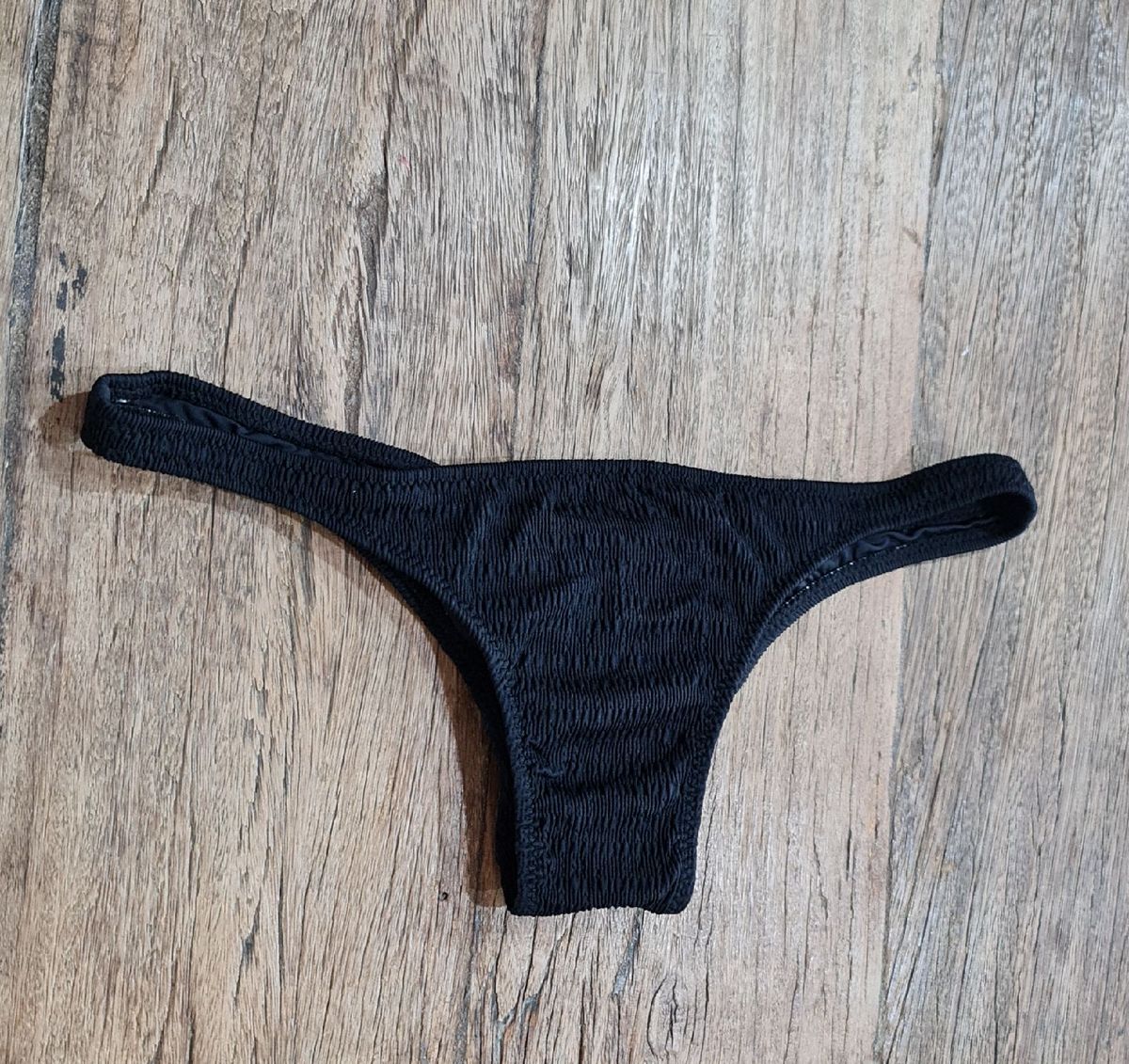 tanga-biqu-ni-preta-gua-de-sal-moda-praia-feminina-gua-de-sal-nunca
