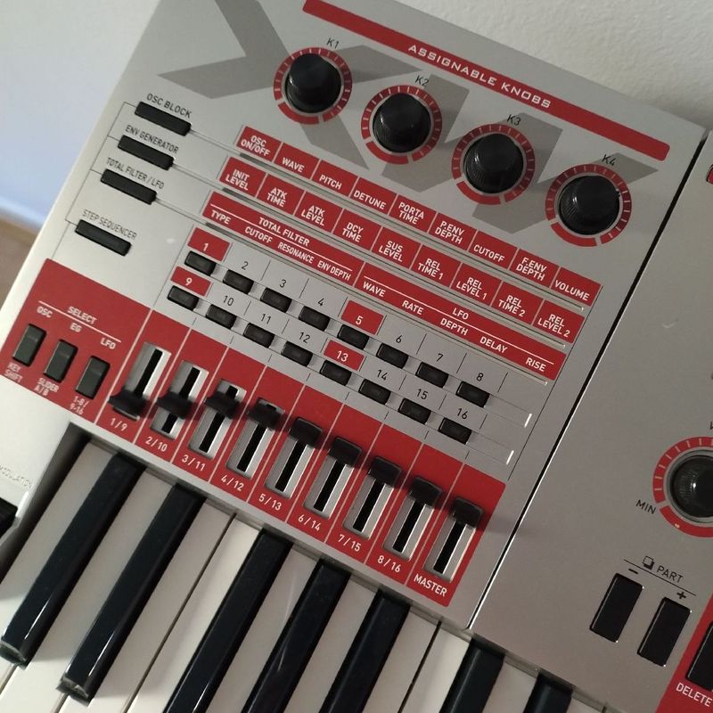 Teclado Casio - Groove Synthesizer Xw-G1 + Cubo Energia +