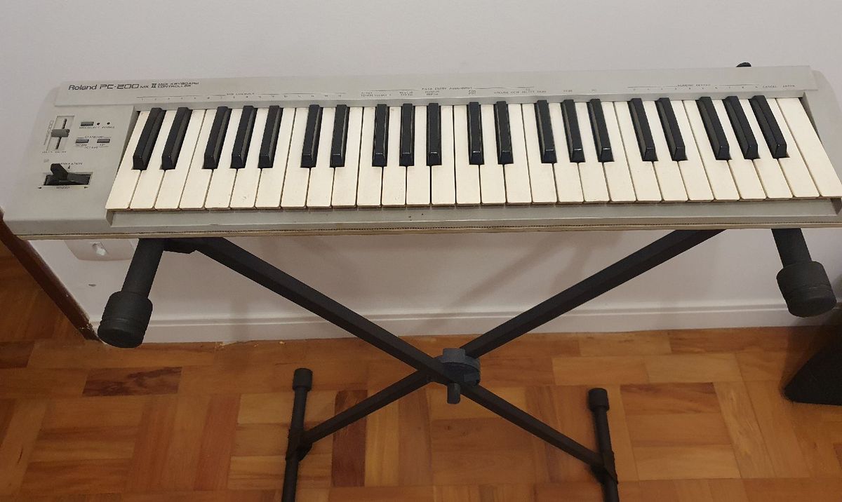 Teclado Controlador Midi Roland Pc 200 Mk2 Item de Música Roland