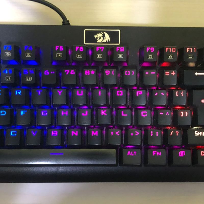 Teclado Mecânico Redragon Dark Avenger Preto Iluminação Rainbow