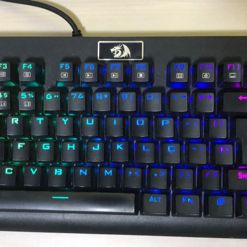 Teclado Mecânico Redragon Dark Avenger Preto Iluminação Rainbow