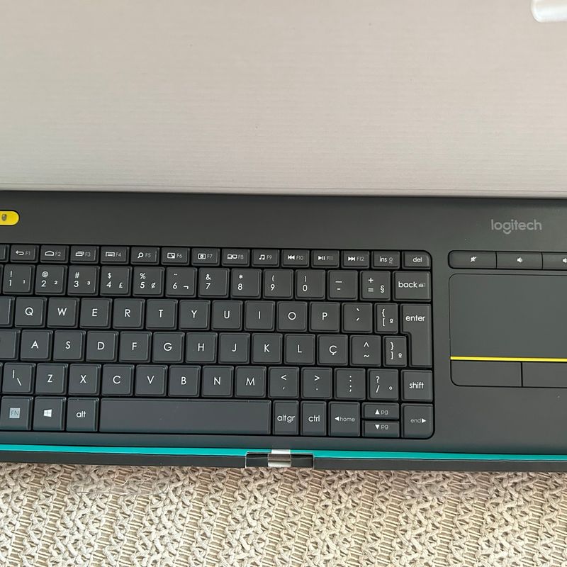 Teclado sem Fio Logitech, K400 Plus com Touchpad Logitech Nunca