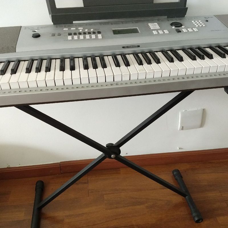 Teclado Yamaha DGX-230 Usado - Atelier Sopros e Cordas