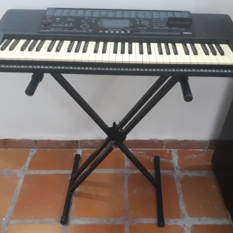 TECLADO YAMAHA PSR 320 DEFEITO VISOR - SEMINOVO - Compre Agora!