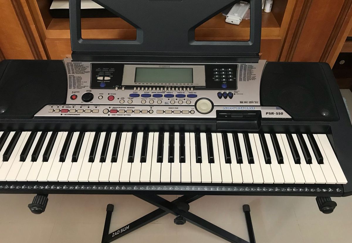 teclado yamaha psr -550 - outros yamaha.  Czm6ly9wag90b3muzw5qb2vplmnvbs5ici9wcm9kdwn0cy85mze4ntc4l2jjyjg2ndlhmdayztdhogm5njbmoti5ytzimzg3ndkylmpwzw  ...