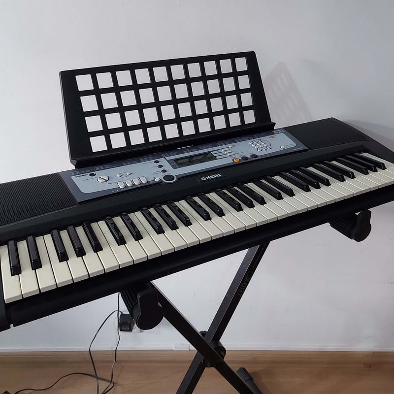 YAMAHA 電子ピアノ　PSR-E213 ヤマハ | PSR-E213 - ポータブルキーボード - 概要