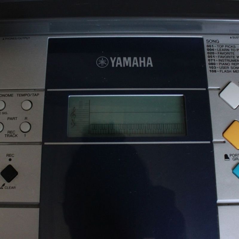 TECLADO YAMAHA PSR 320 DEFEITO VISOR - SEMINOVO - Compre Agora!