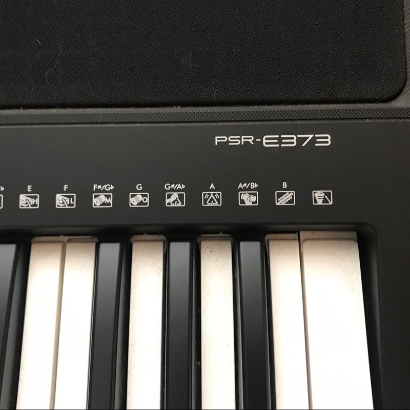 Teclado Yamaha PSR-E373