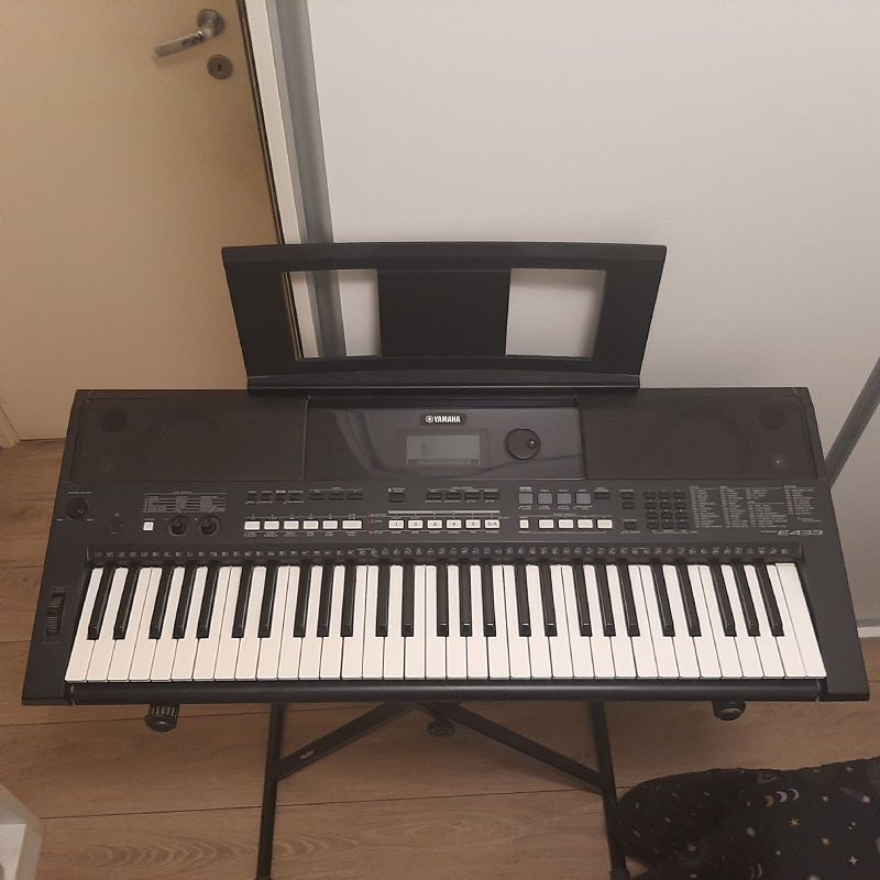 Teclado Yamaha Psr-E433 + Pedal | Item de Música Yamaha Usado
