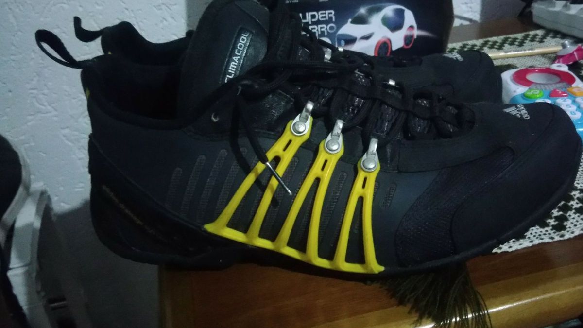 adidas aranha amarelo