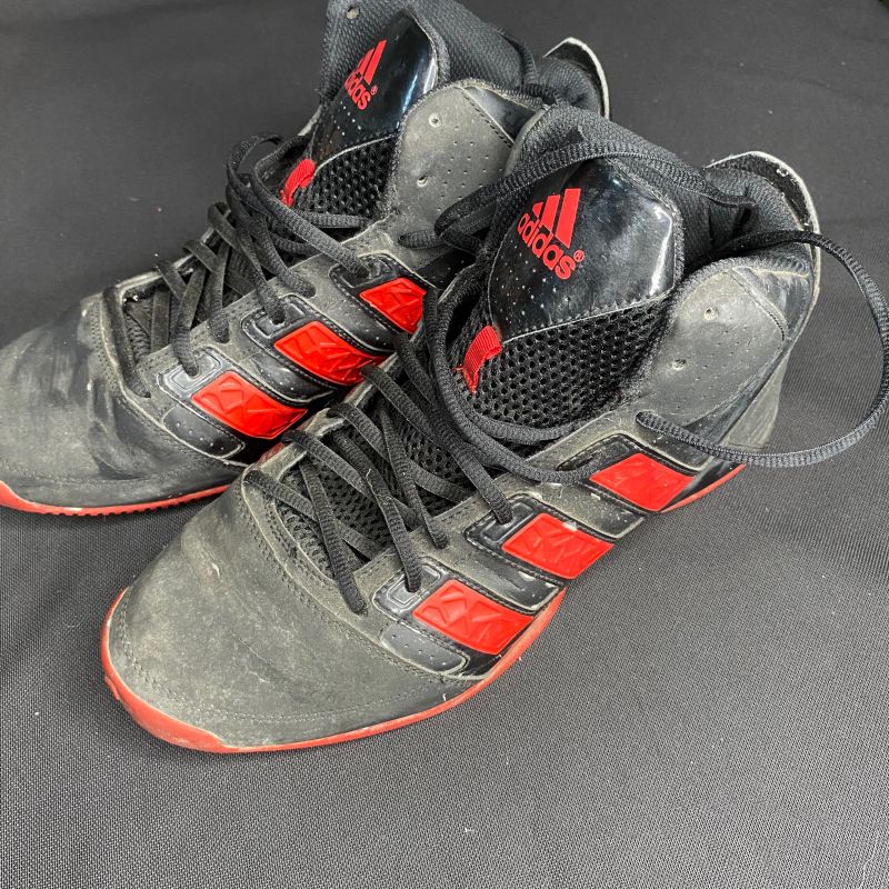 Tenis adidas basquete 2024 preto e vermelho