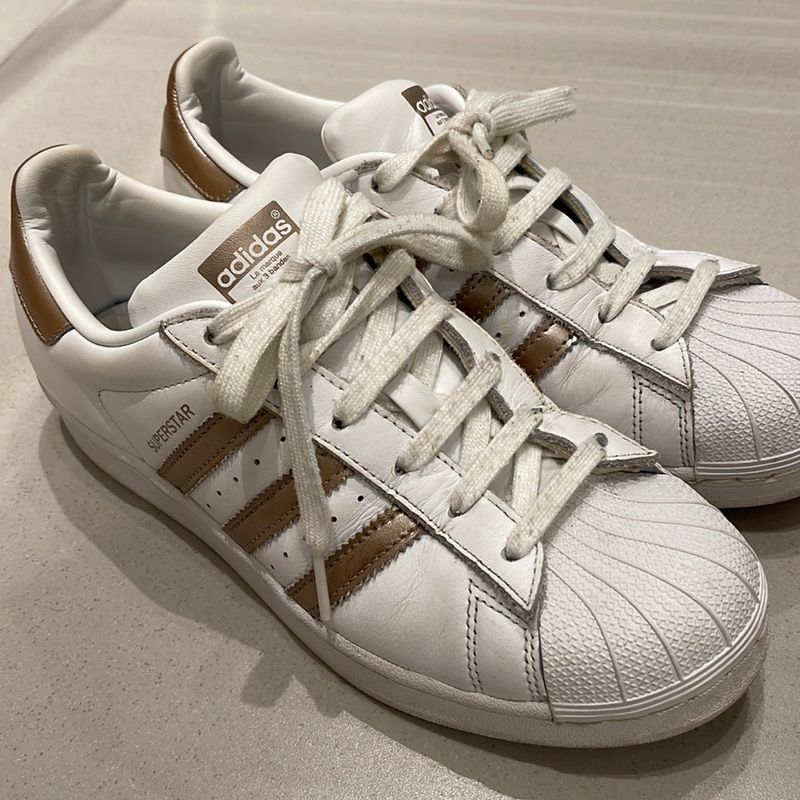 Tênis Superstar Adidas - Branco/Dourado