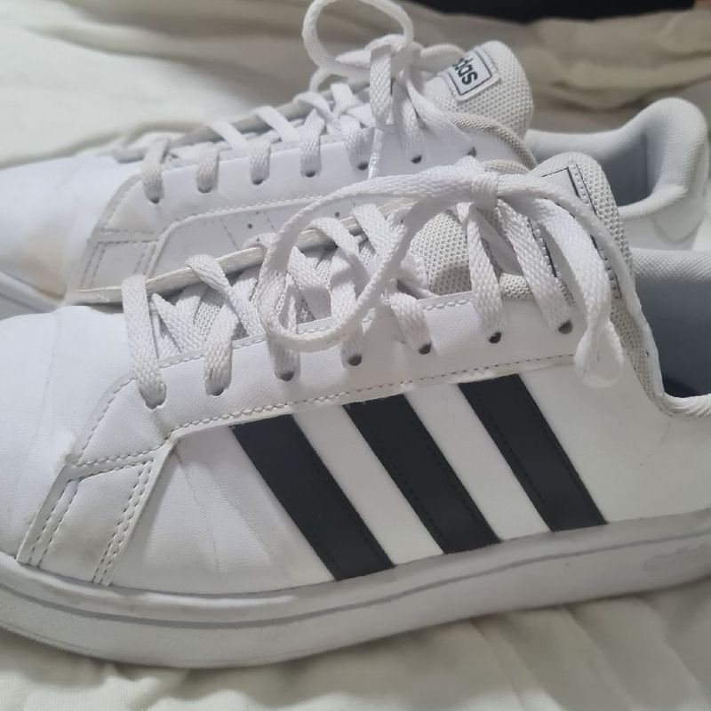 Tenis adidas feminino branco com store listra preta