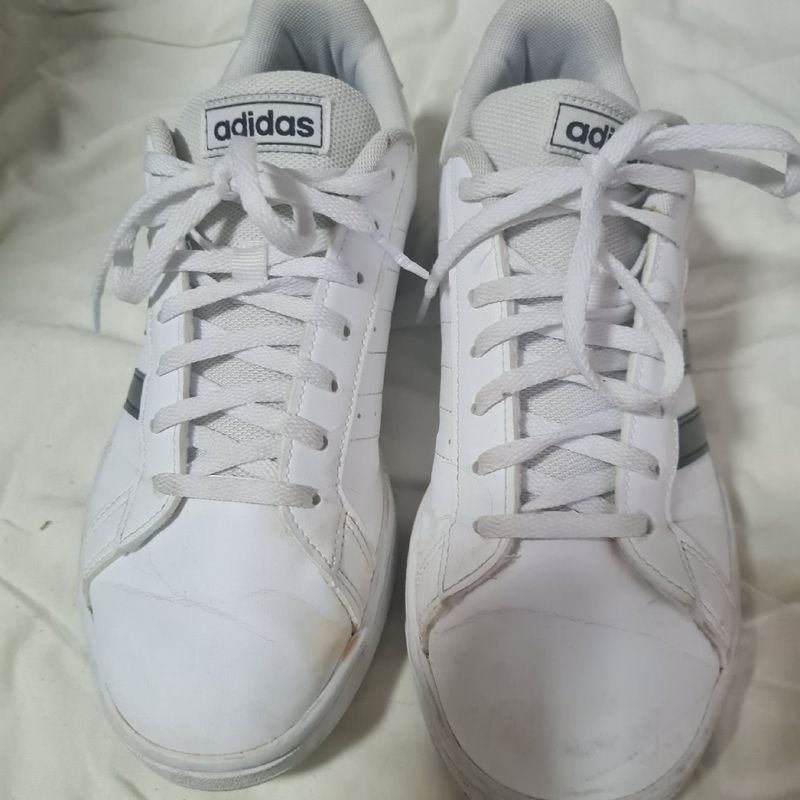 Tenis adidas branco com listra best sale preta feminino