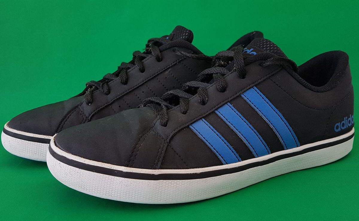 tenis adidas com faixas