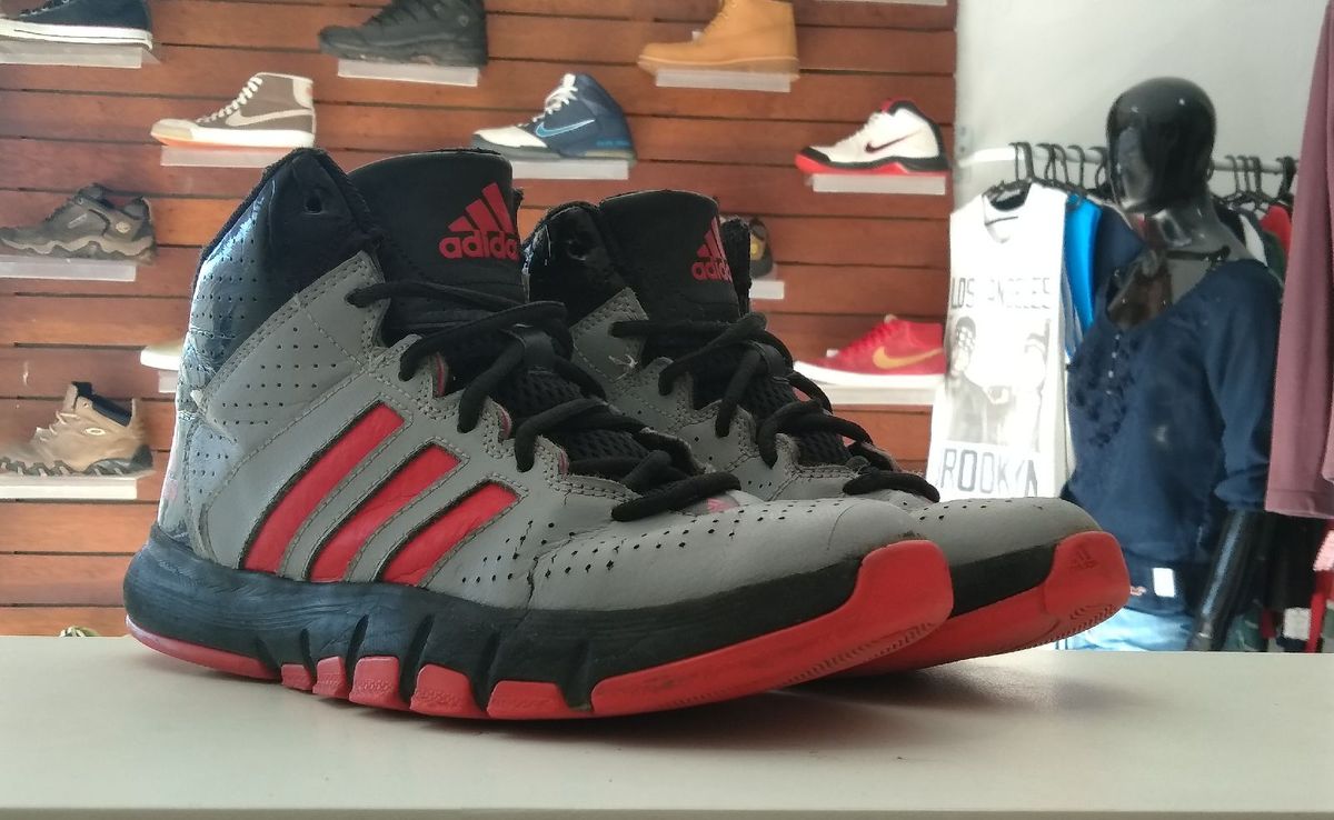 tênis de basquete adidas