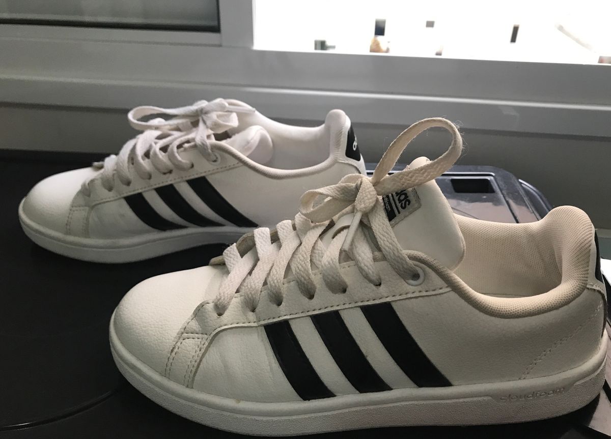 Tenis adidas 2024 de listras