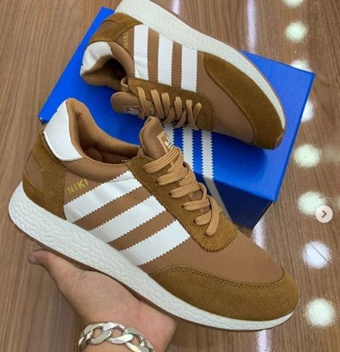 tenis adidas iniki caramelo