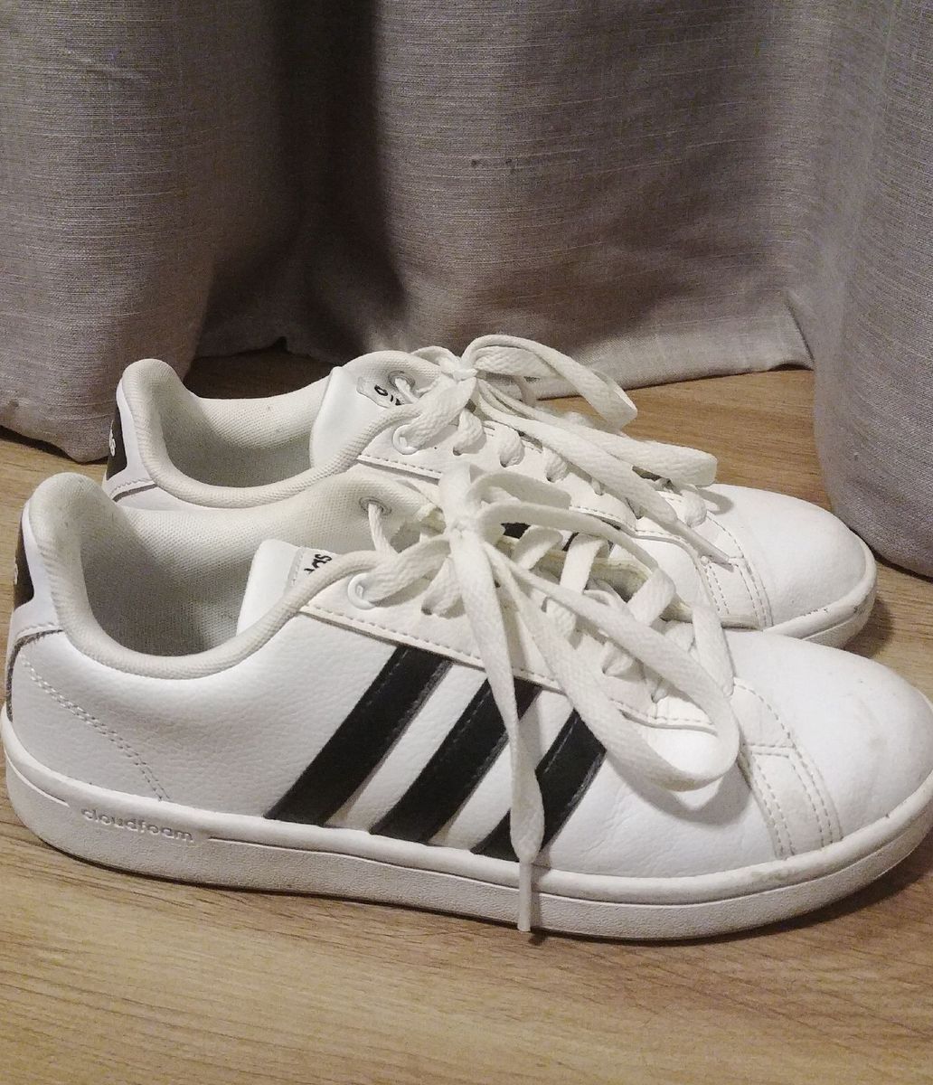 tenis adidas feminino branco com listras pretas