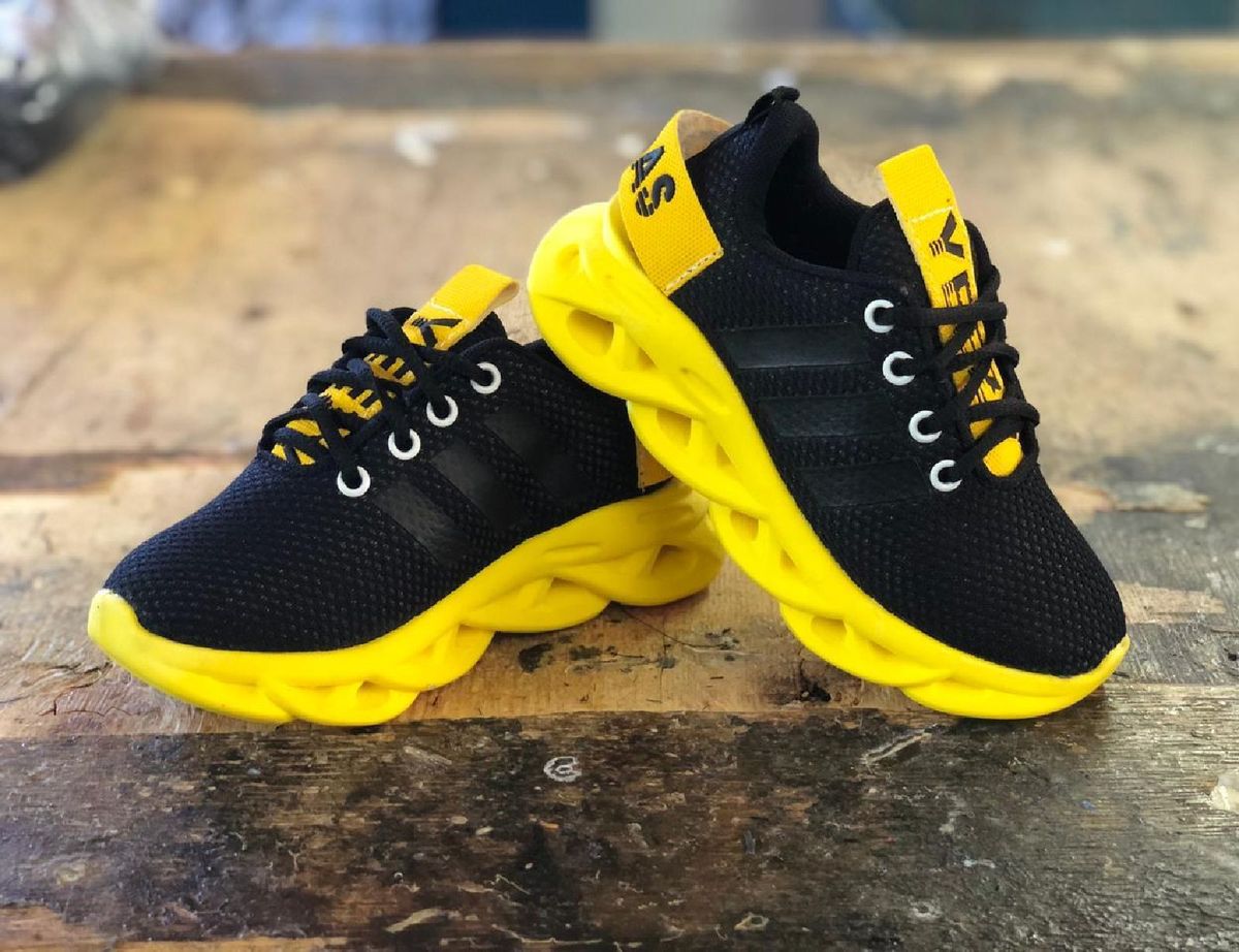 tenis adidas preto e amarelo